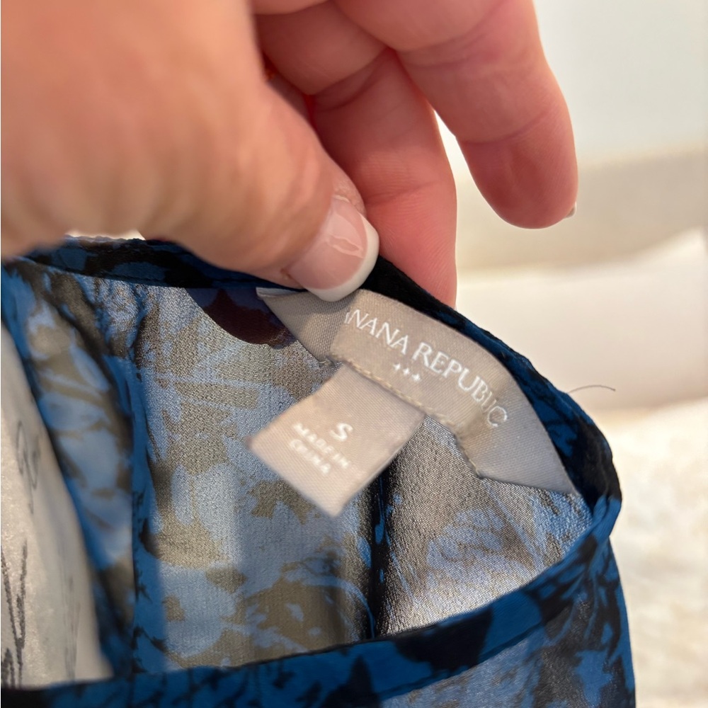 Banana Republic Blue and Black Sheer Floral Blouse - Picture 6 of 6